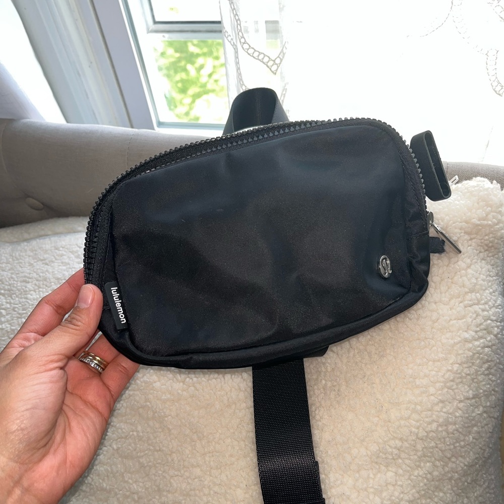 Lululemon waist bag - Picture 3 of 3